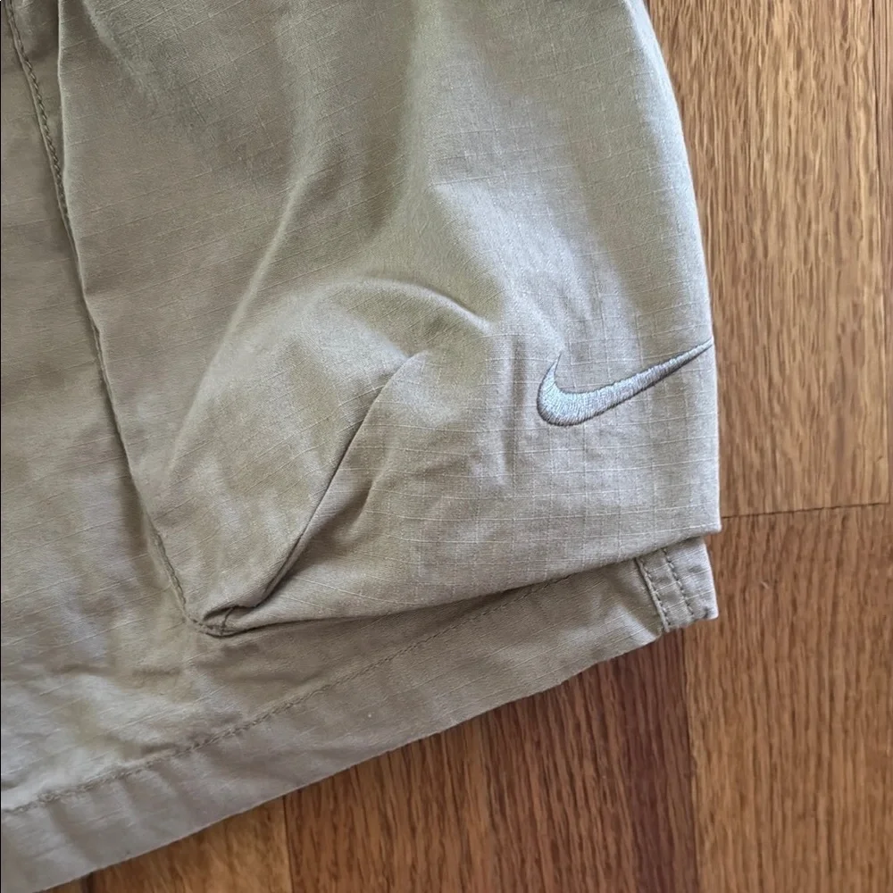 Nike Men's Tan Cargo Zipper Pocket Shorts Size 32 M